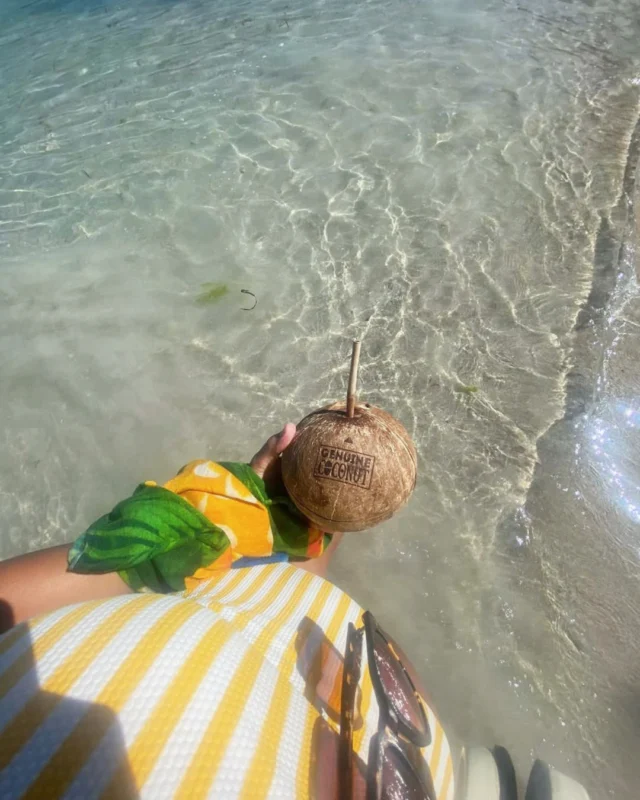 Verano modo ON 🌞😎

🛒 ¡Hemos repuesto stock en nuestra tienda online! 

📷 @marcela.sneves gracias por esta increíble foto ❤

 #coconut #summervibes☀️ #paradise🌴